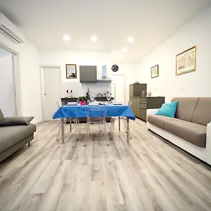 Appartement Dimora Sottoripa 24 Di Fronte All'acquario - Genovabnb It, Gênes