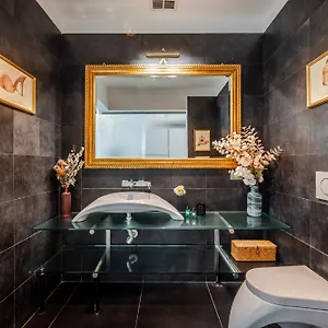 https://the-boutique-house-duomo-private-parking-included.italymilanhotels.net